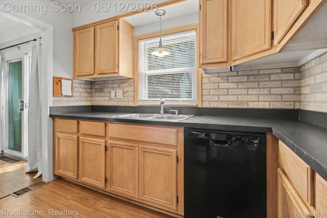 4142 Royal Avenue, Berkley, MI 48072