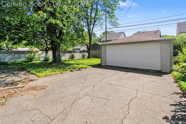 4142 Royal Avenue, Berkley, MI 48072
