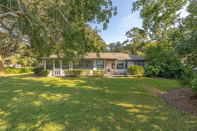 126 Lake View Circle, Brunswick, GA 31525