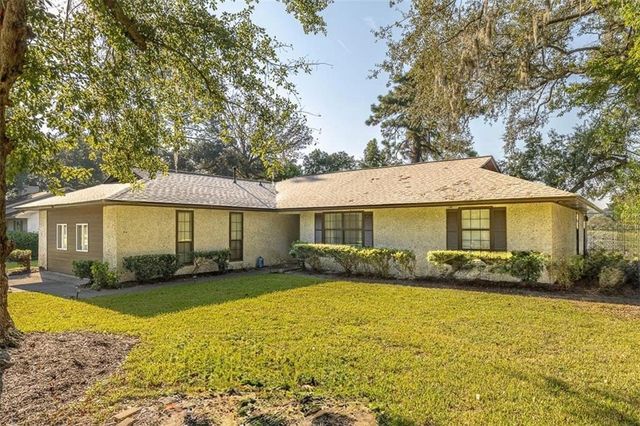 126 Lake View Circle, Brunswick, GA 31525