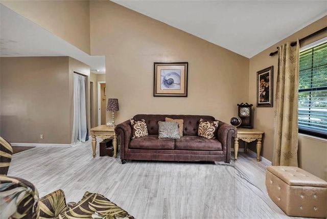 126 Lake View Circle, Brunswick, GA 31525