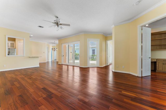 215 New Haven Boulevard, Jupiter, FL 33458