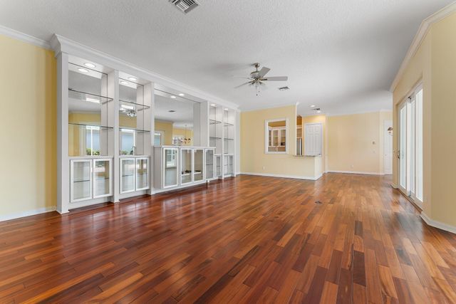 215 New Haven Boulevard, Jupiter, FL 33458