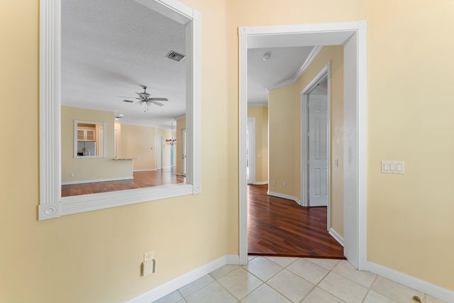 215 New Haven Boulevard, Jupiter, FL 33458