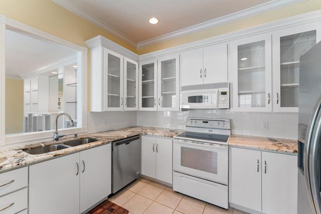 215 New Haven Boulevard, Jupiter, FL 33458