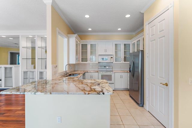 215 New Haven Boulevard, Jupiter, FL 33458