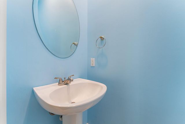 215 New Haven Boulevard, Jupiter, FL 33458