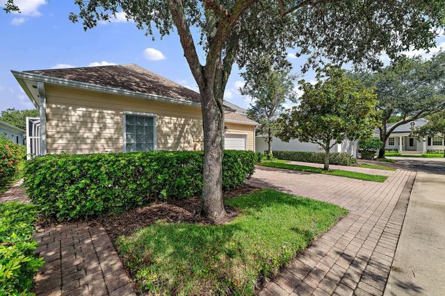 215 New Haven Boulevard, Jupiter, FL 33458