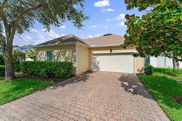 215 New Haven Boulevard, Jupiter, FL 33458