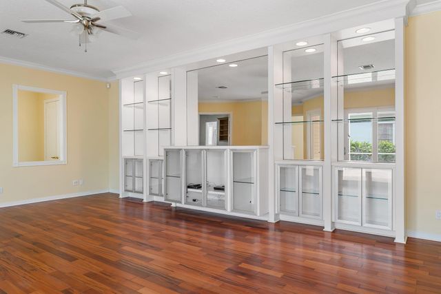 215 New Haven Boulevard, Jupiter, FL 33458