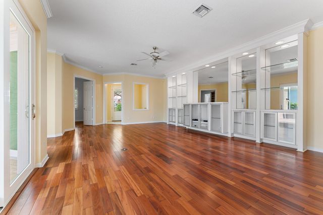 215 New Haven Boulevard, Jupiter, FL 33458