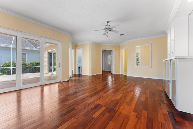 215 New Haven Boulevard, Jupiter, FL 33458