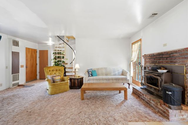 697 Loop Drive, Springville, CA 93265