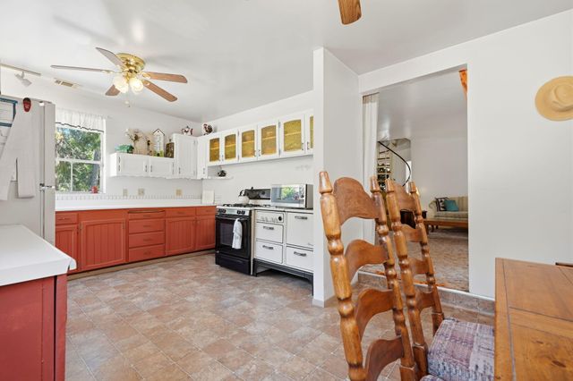 697 Loop Drive, Springville, CA 93265