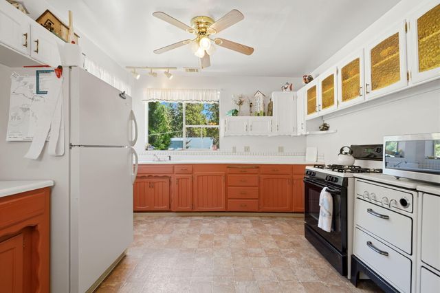 697 Loop Drive, Springville, CA 93265