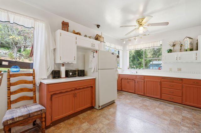 697 Loop Drive, Springville, CA 93265