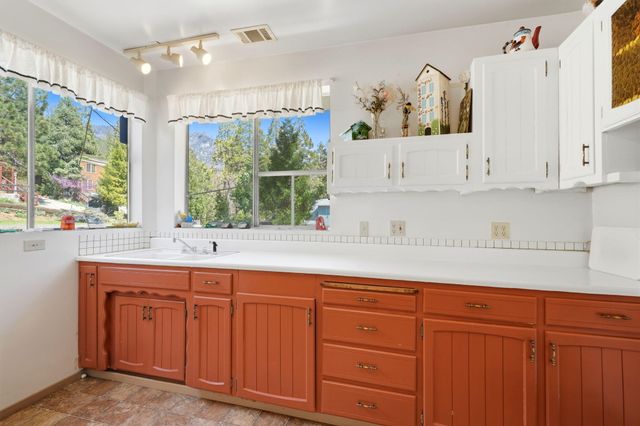 697 Loop Drive, Springville, CA 93265