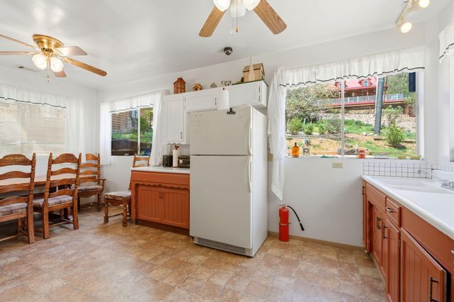 697 Loop Drive, Springville, CA 93265