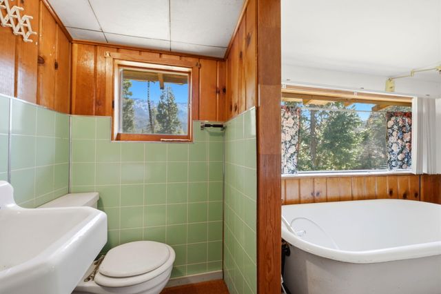 697 Loop Drive, Springville, CA 93265