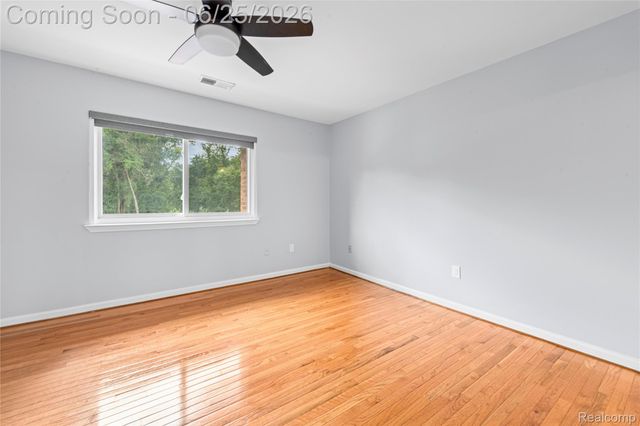 33693 Pondview Circle, Livonia, MI 48152