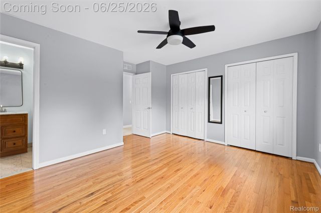 33693 Pondview Circle, Livonia, MI 48152