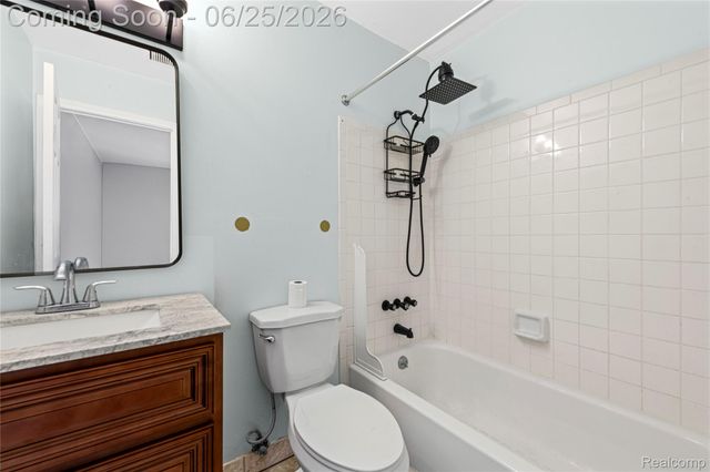 33693 Pondview Circle, Livonia, MI 48152
