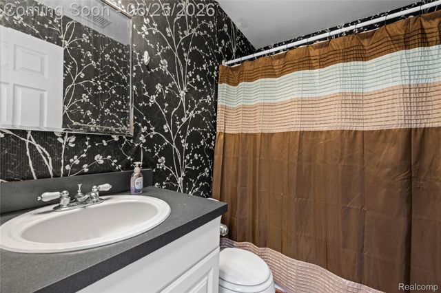 33693 Pondview Circle, Livonia, MI 48152