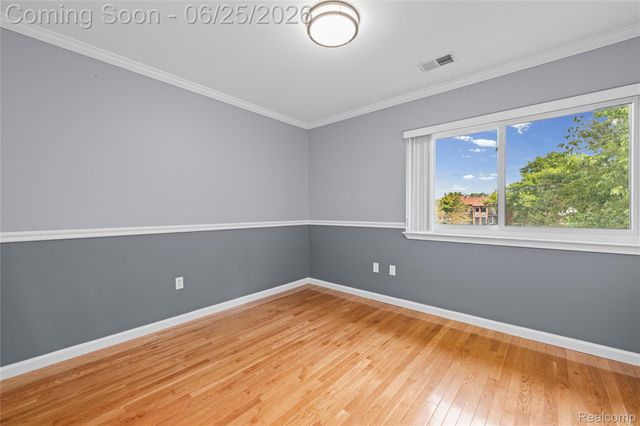 33693 Pondview Circle, Livonia, MI 48152
