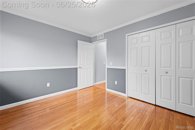 33693 Pondview Circle, Livonia, MI 48152
