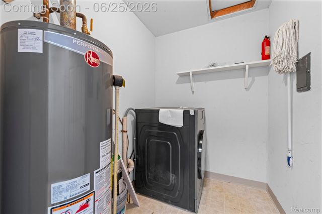 33693 Pondview Circle, Livonia, MI 48152