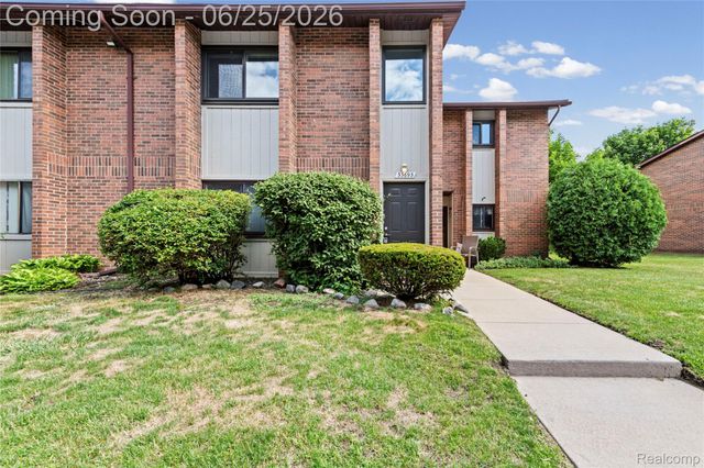 33693 Pondview Circle, Livonia, MI 48152