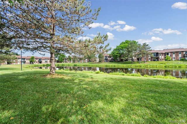 33693 Pondview Circle, Livonia, MI 48152