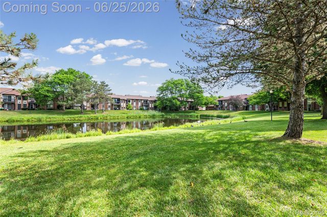 33693 Pondview Circle, Livonia, MI 48152