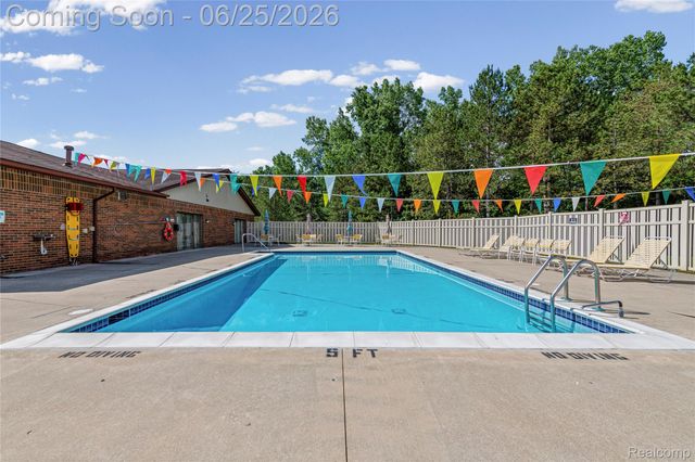 33693 Pondview Circle, Livonia, MI 48152