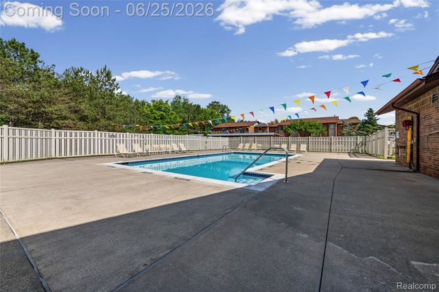 33693 Pondview Circle, Livonia, MI 48152