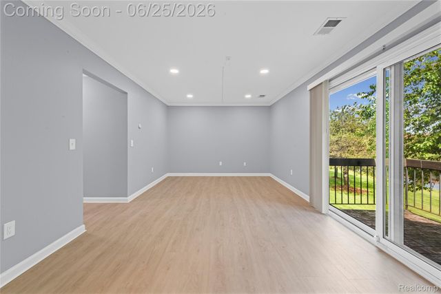 33693 Pondview Circle, Livonia, MI 48152