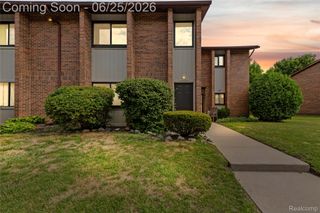 33693 Pondview Circle, Livonia, MI 48152