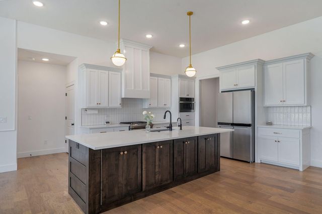 1734 N Marlowe Avenue, Springfield, MO 65802