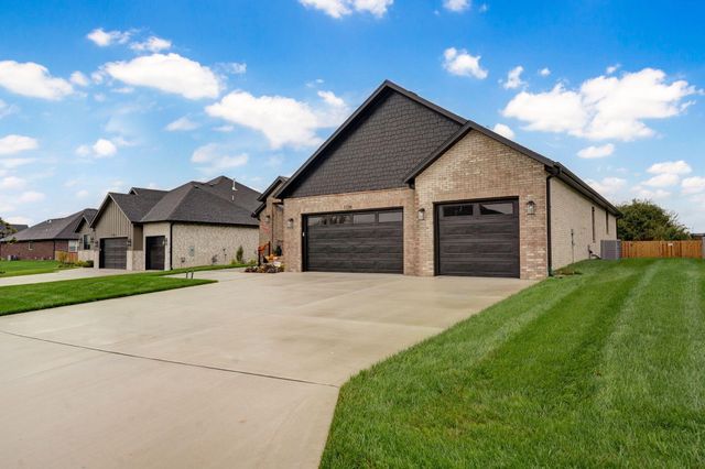 1734 N Marlowe Avenue, Springfield, MO 65802