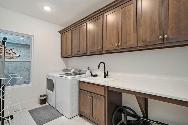 1734 N Marlowe Avenue, Springfield, MO 65802