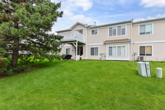 2077 College Green Drive 2077, Elgin, IL 60123