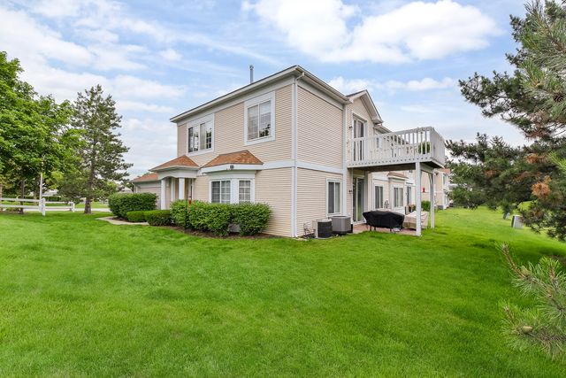 2077 College Green Drive 2077, Elgin, IL 60123