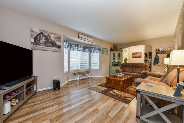 2077 College Green Drive 2077, Elgin, IL 60123