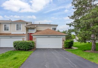 2077 College Green Drive 2077, Elgin, IL 60123
