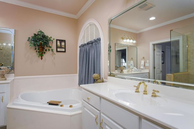228 Timberton Dr., Hattiesburg, MS 39401