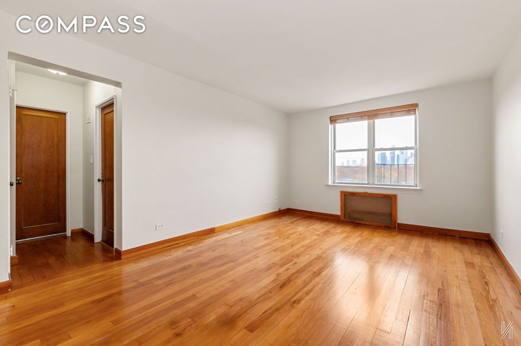 3925 51st St Apt 6G, New York City, NY 11377