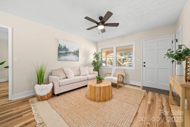 109 Willowbrook Road, Hendersonville, NC 28792