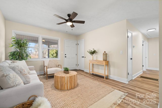 109 Willowbrook Road, Hendersonville, NC 28792