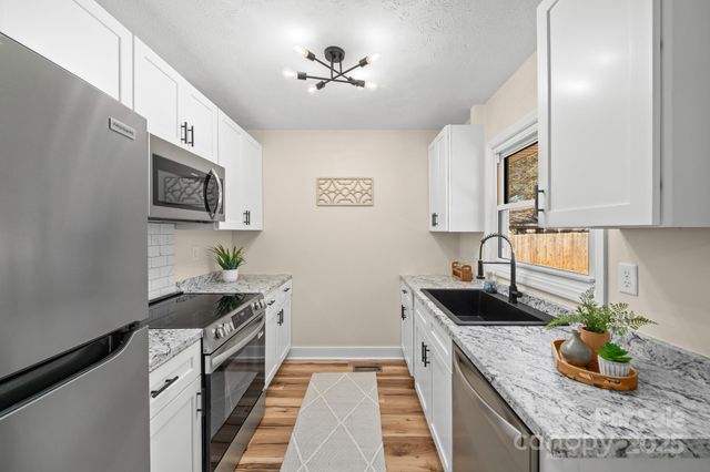 109 Willowbrook Road, Hendersonville, NC 28792