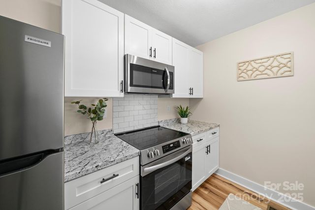 109 Willowbrook Road, Hendersonville, NC 28792